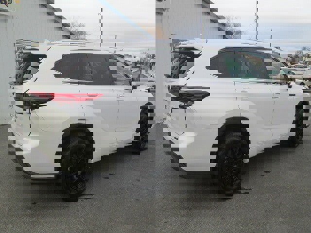 Used 2021 Toyota Highlander XLE image 6