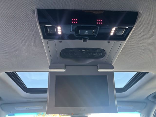 Used 2018 Chevrolet Suburban LT image 19