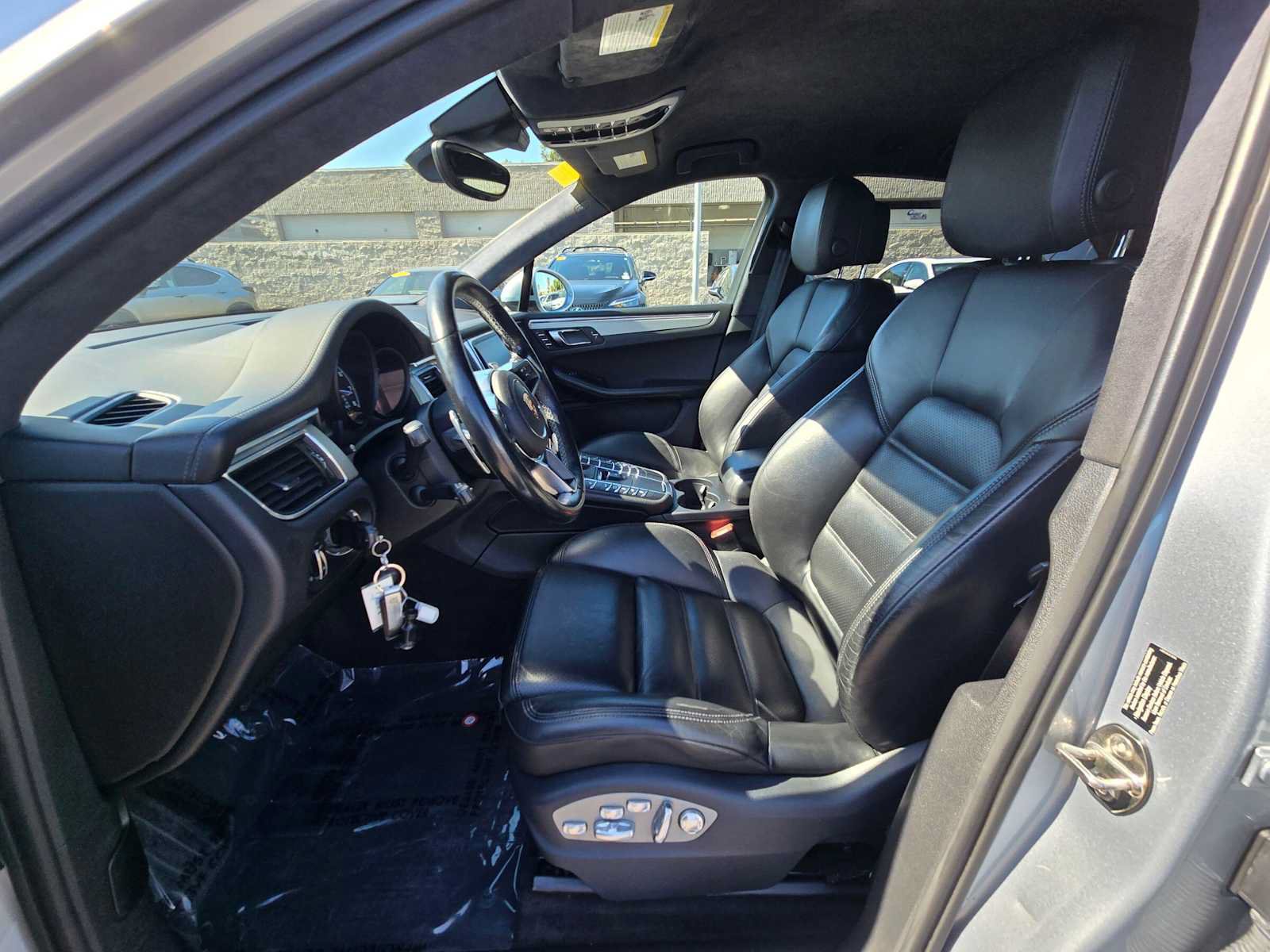 Used 2015 Porsche Macan Turbo AWD/4WD image 20