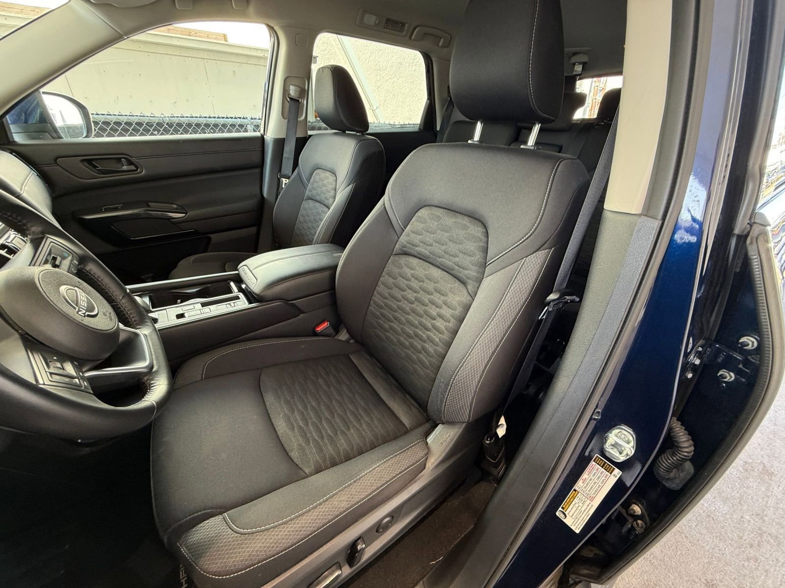 Used 2025 Nissan Pathfinder SV image 39