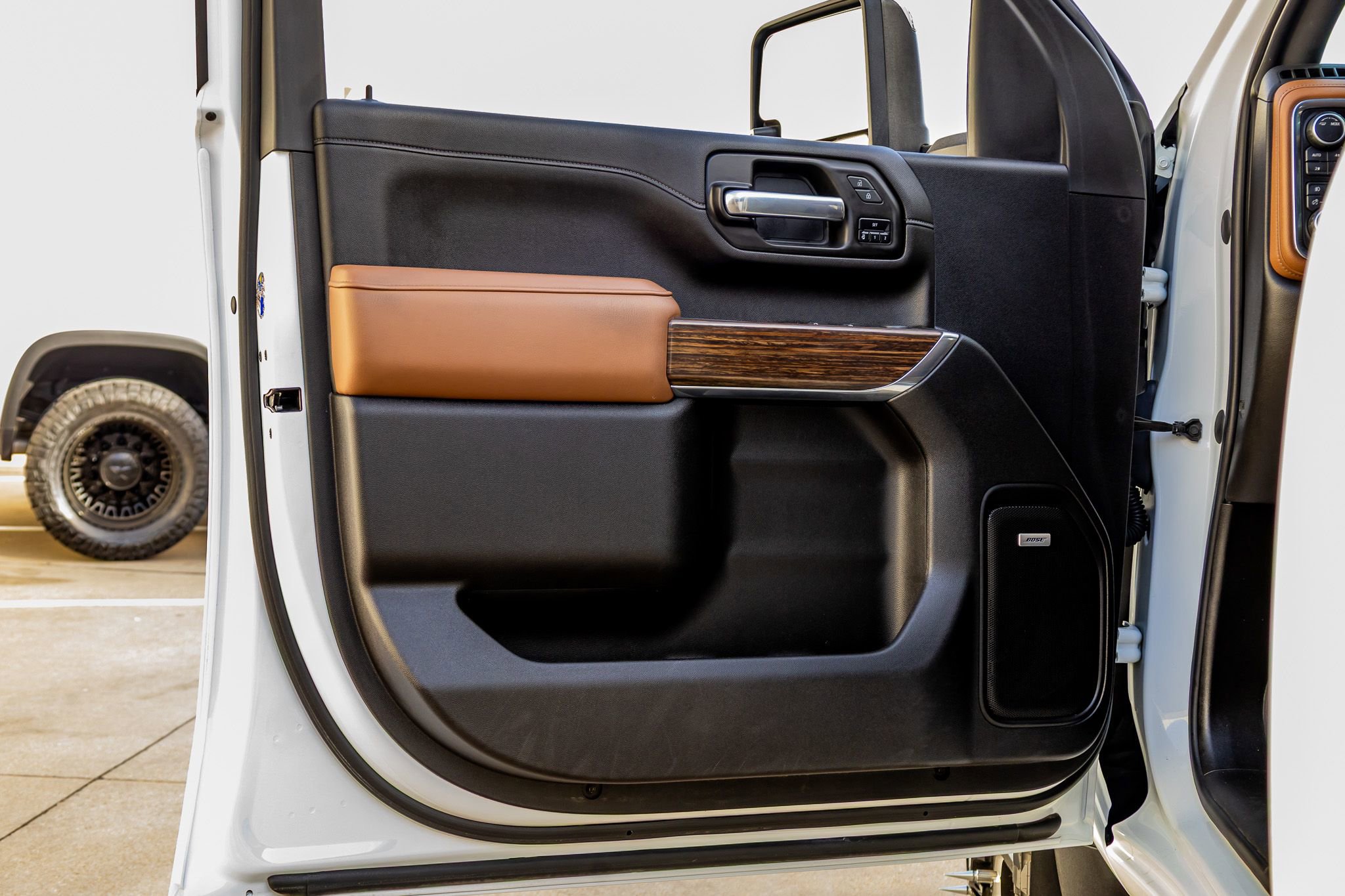 Used 2023 Chevrolet Silverado 3500 High Country w/ Technology Package image 35