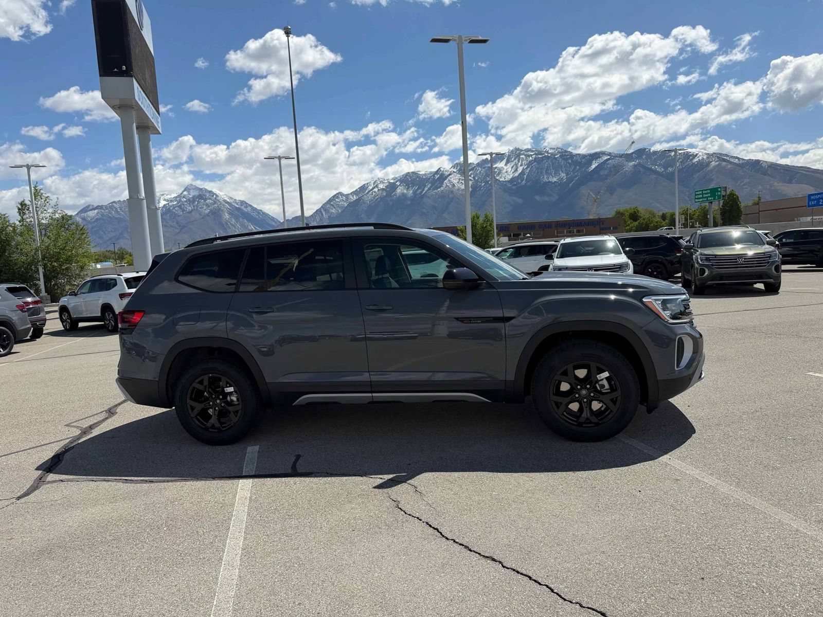 New 2026 Volkswagen Atlas Peak Edition AWD/4WD image 8
