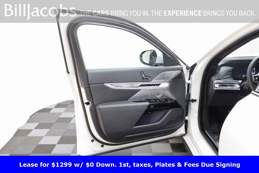 Certified 2025 BMW 760i xDrive w/ Executive Package image 5