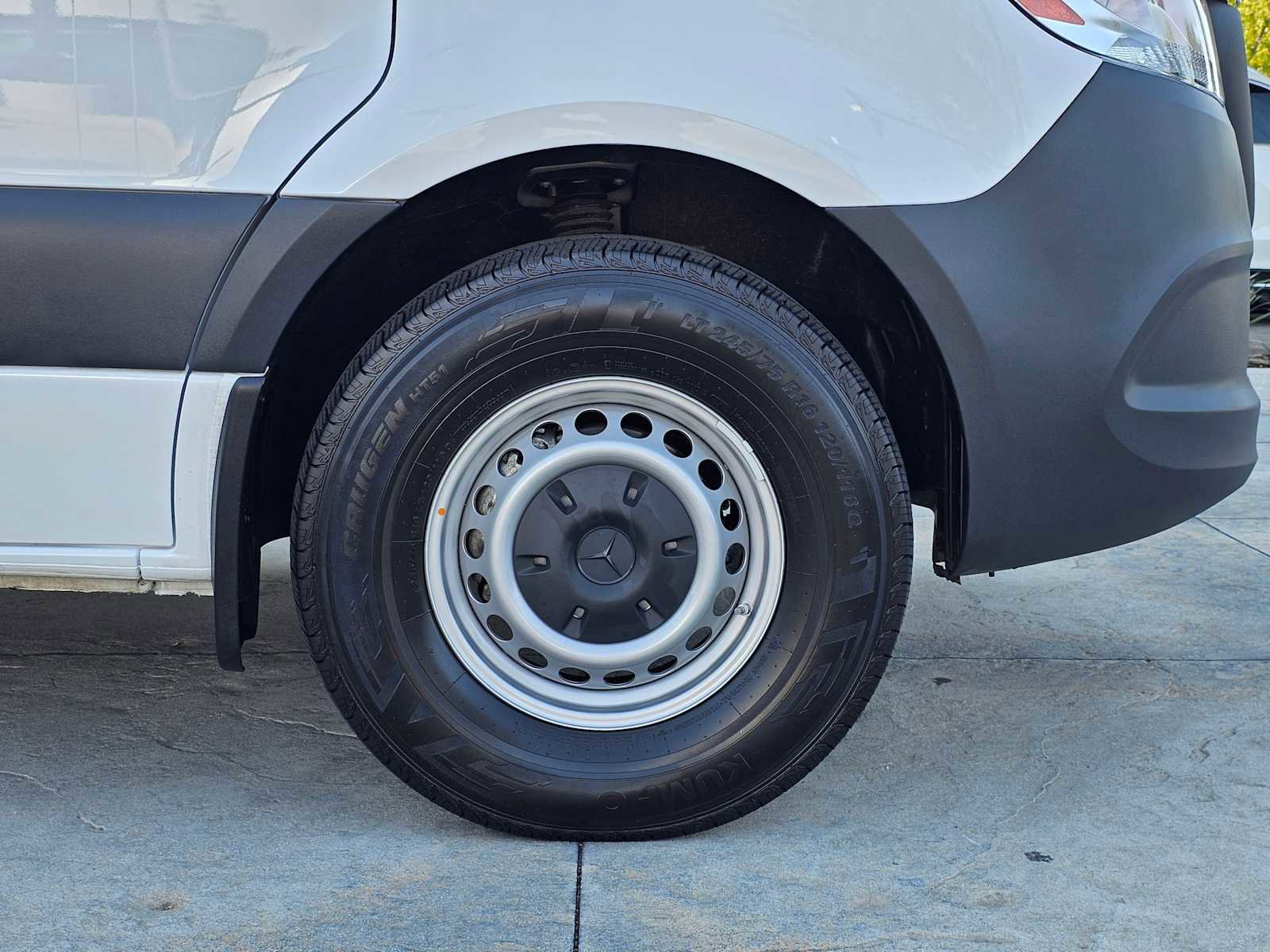 Used 2025 Mercedes-Benz Sprinter 2500 image 9