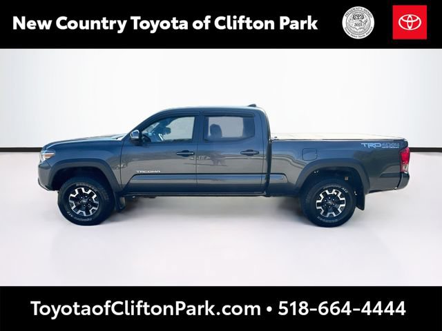Used 2017 Toyota Tacoma TRD Off-Road w/ Premium & Technology Package AWD/4WD image 4