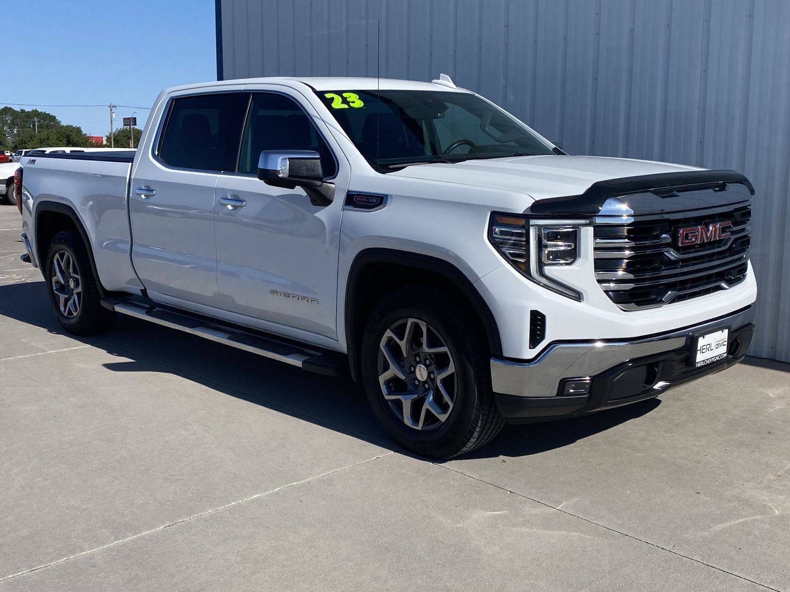 Used 2023 GMC Sierra 1500 SLT w/ SLT Premium Package AWD/4WD image 3