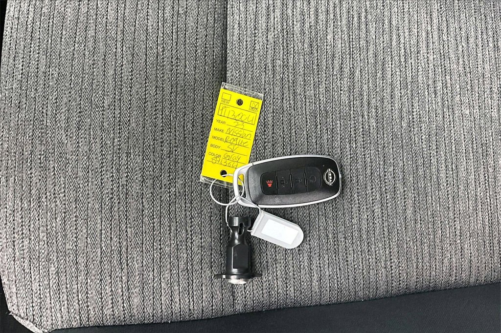 Used 2023 Nissan Rogue SV image 11