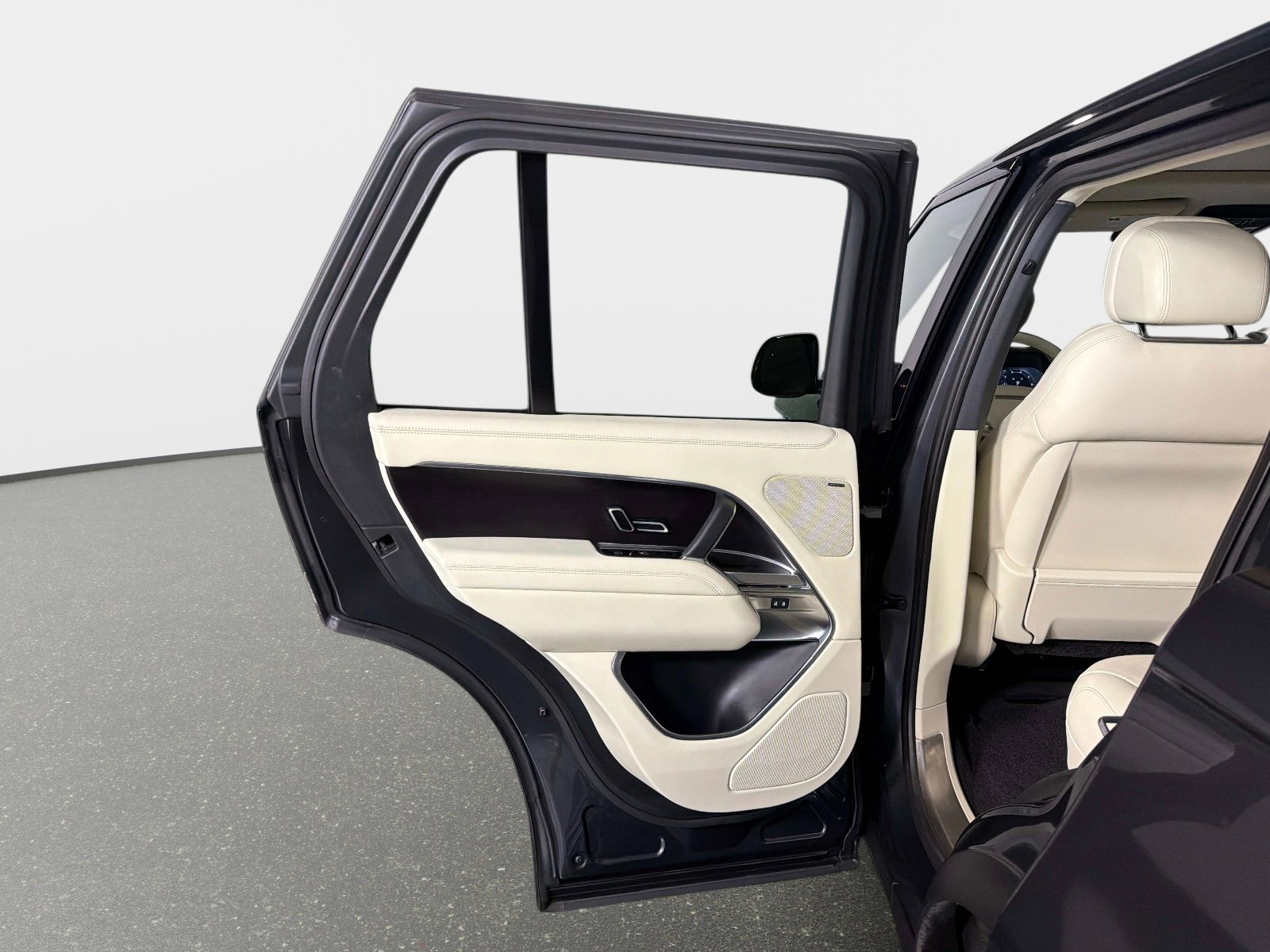 Used 2023 Land Rover Range Rover SE image 30