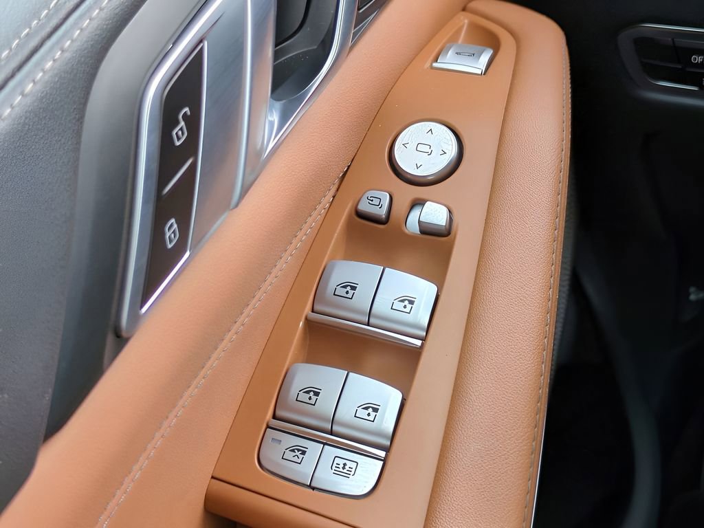 Used 2023 BMW X7 xDrive40i w/ Premium Package image 25