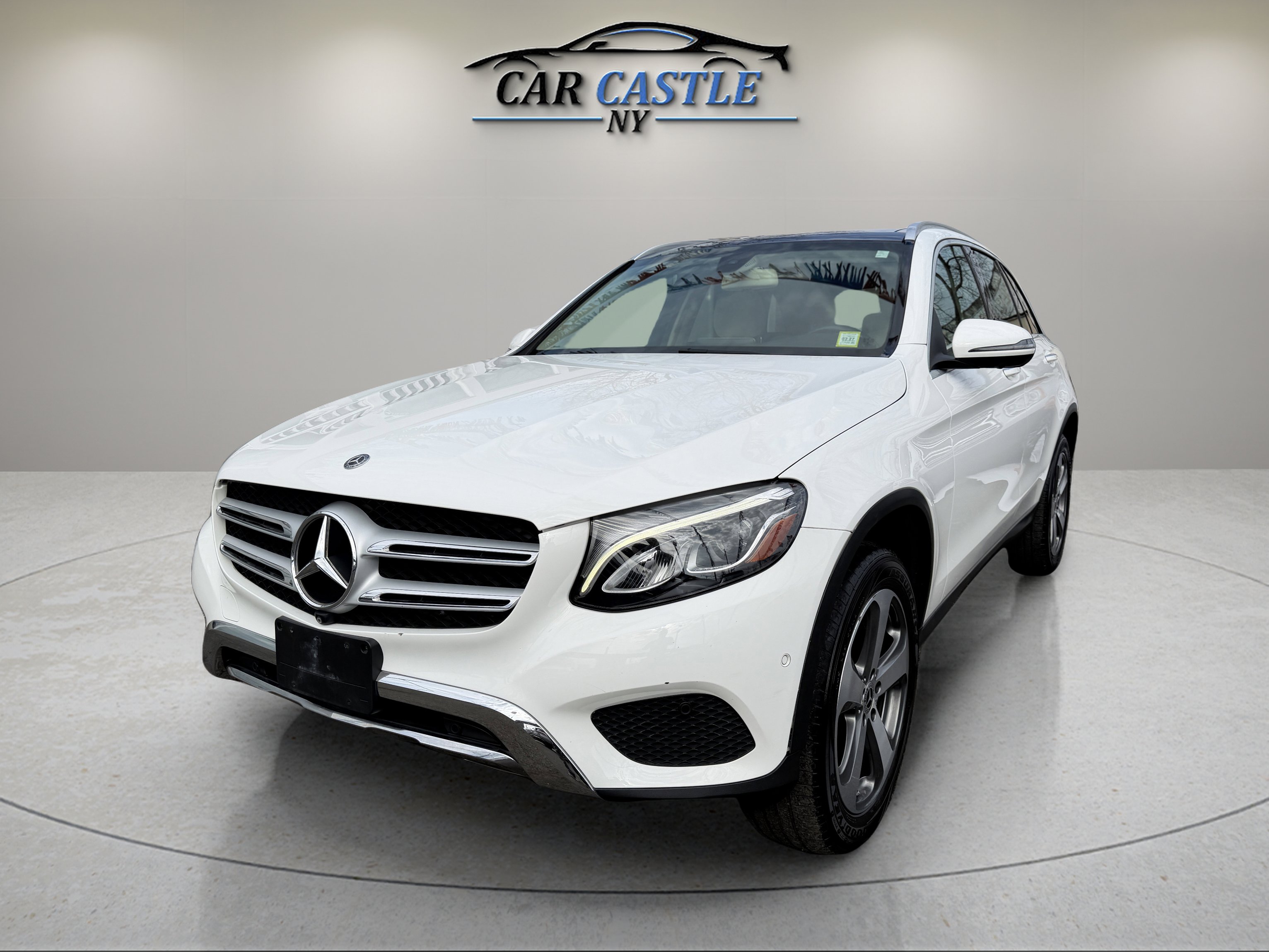 Used 2019 Mercedes-Benz GLC 300 4MATIC w/ Multimedia Package image 2
