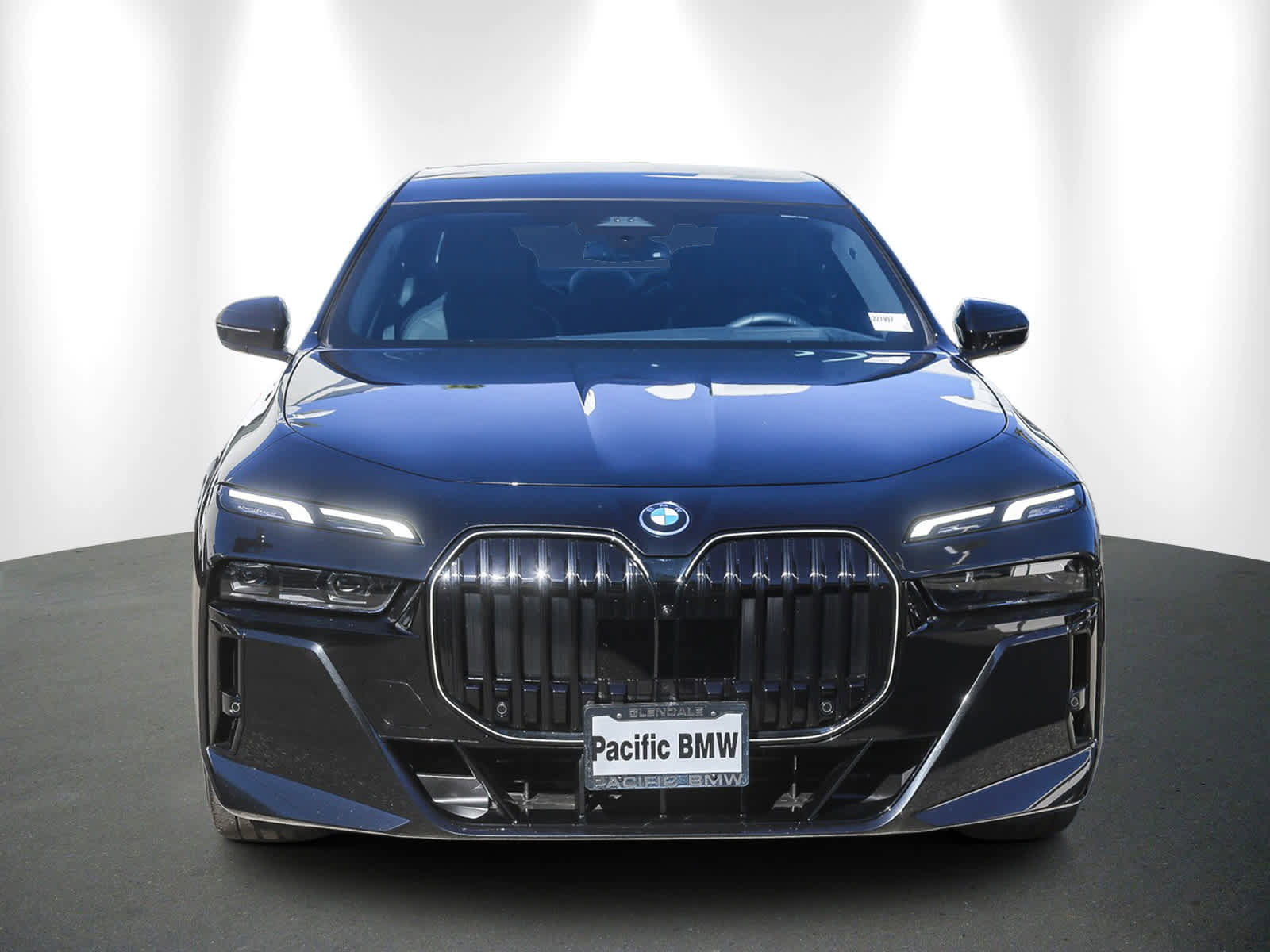 Used 2025 BMW i7 eDrive50 w/ M Sport Package image 2