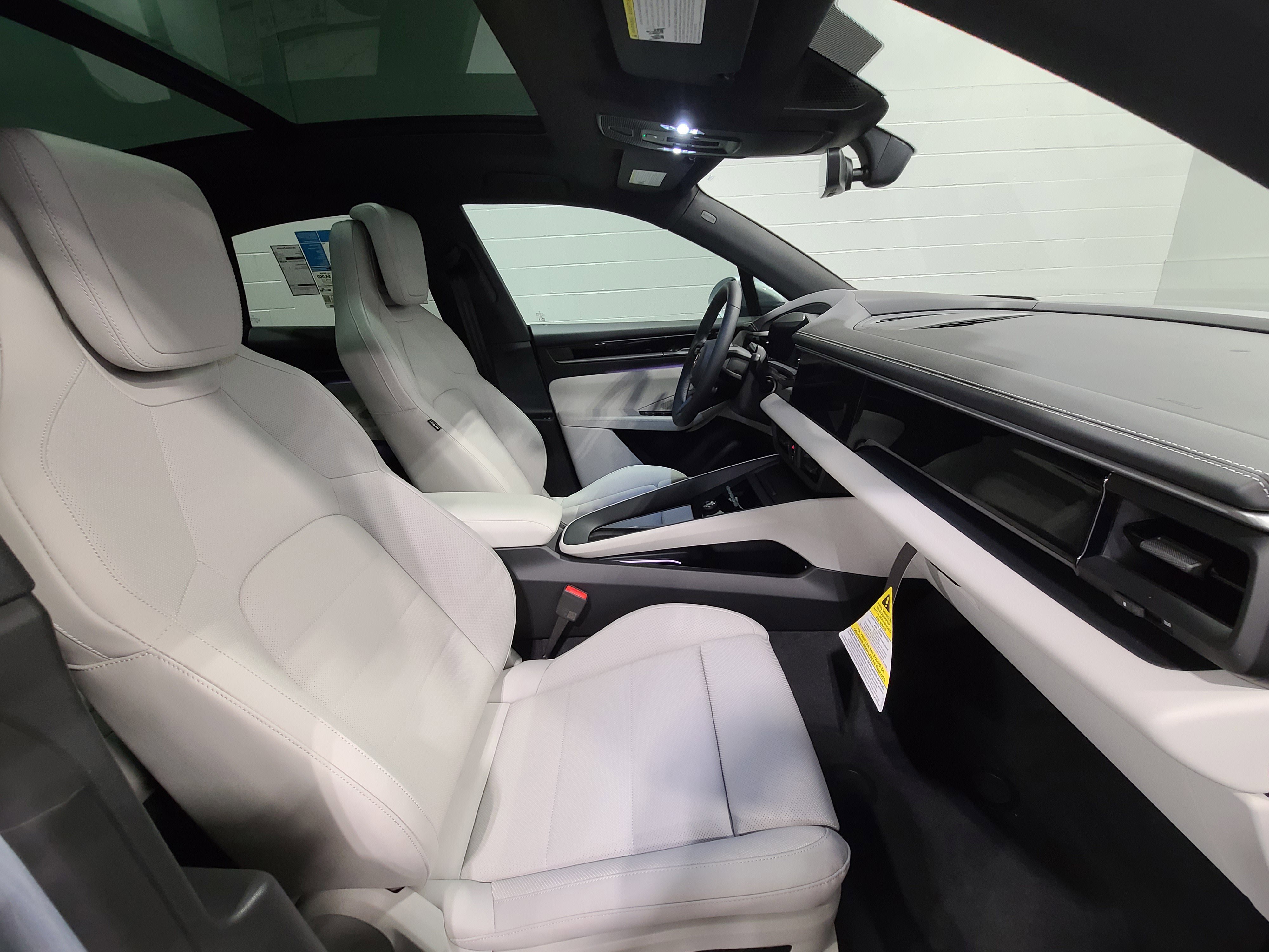 New 2026 Porsche Macan Electric RWD image 29