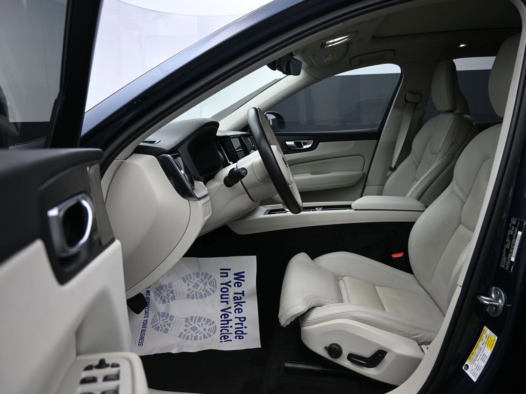 Certified 2023 Volvo XC60 B5 Ultimate w/ Protection Package Premier image 11
