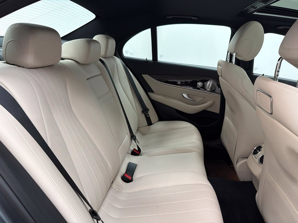 Used 2018 Mercedes-Benz E 300 image 30