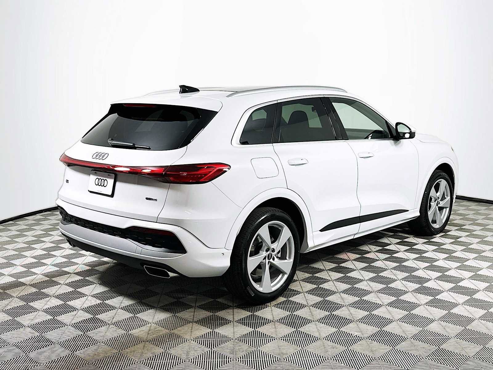 New 2025 Audi Q5 Prestige image 7
