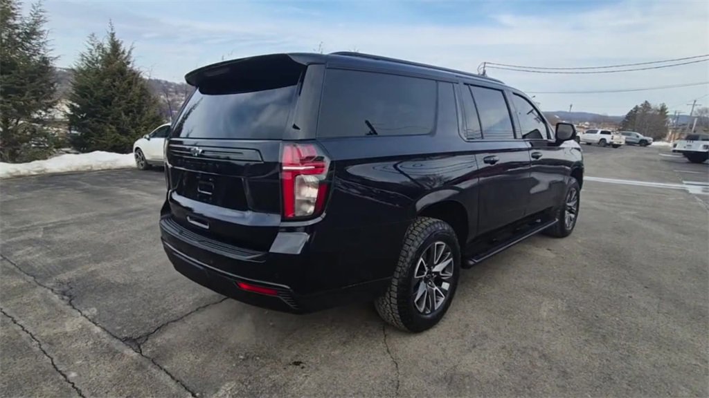 Used 2024 Chevrolet Suburban Z71 w/ Luxury Package image 9