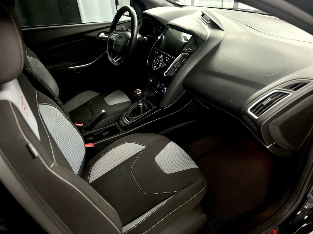 Used 2016 Ford Focus ST image 19