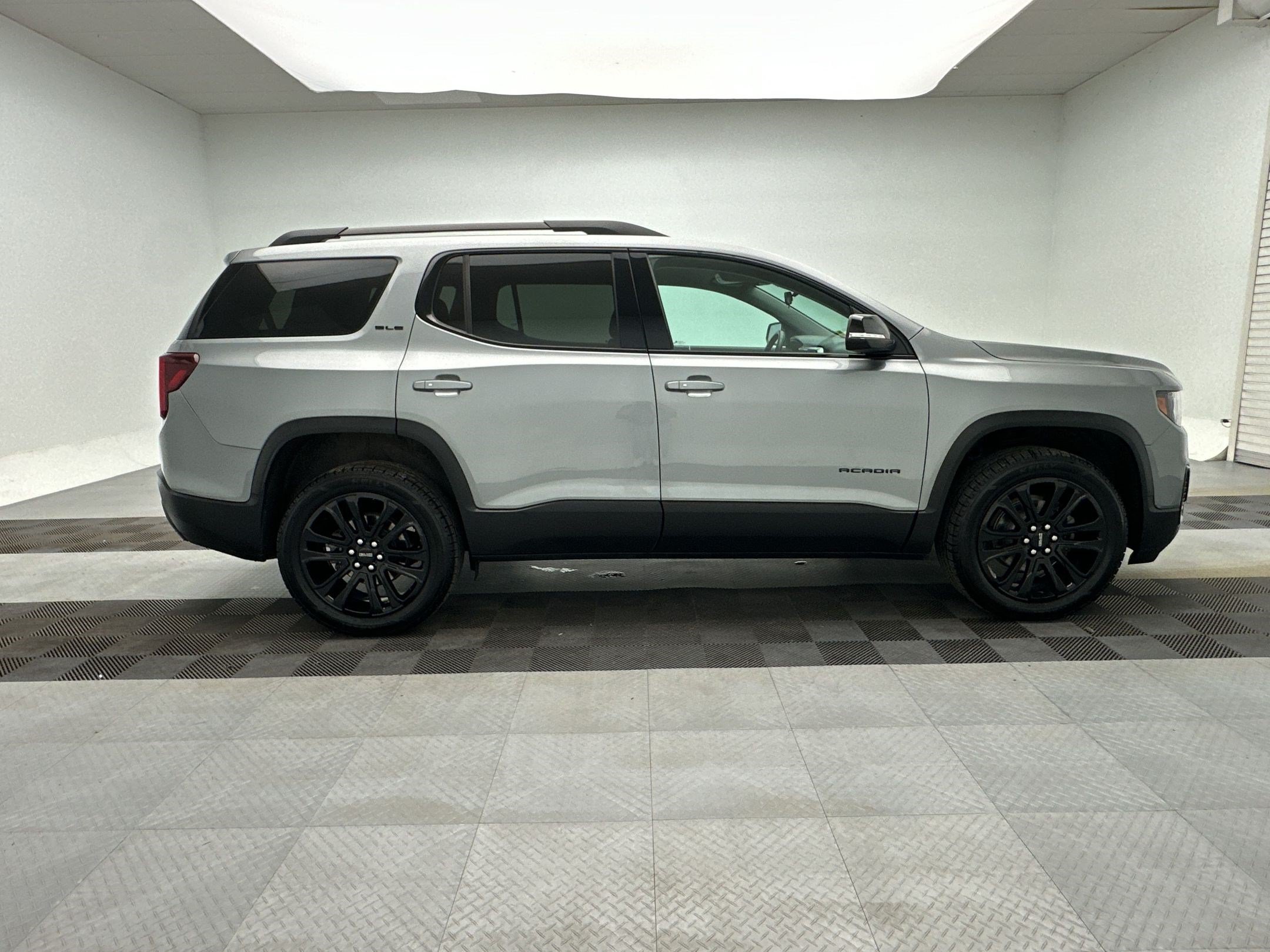 Certified 2023 GMC Acadia SLE w/ Driver Convenience Package AWD/4WD image 8