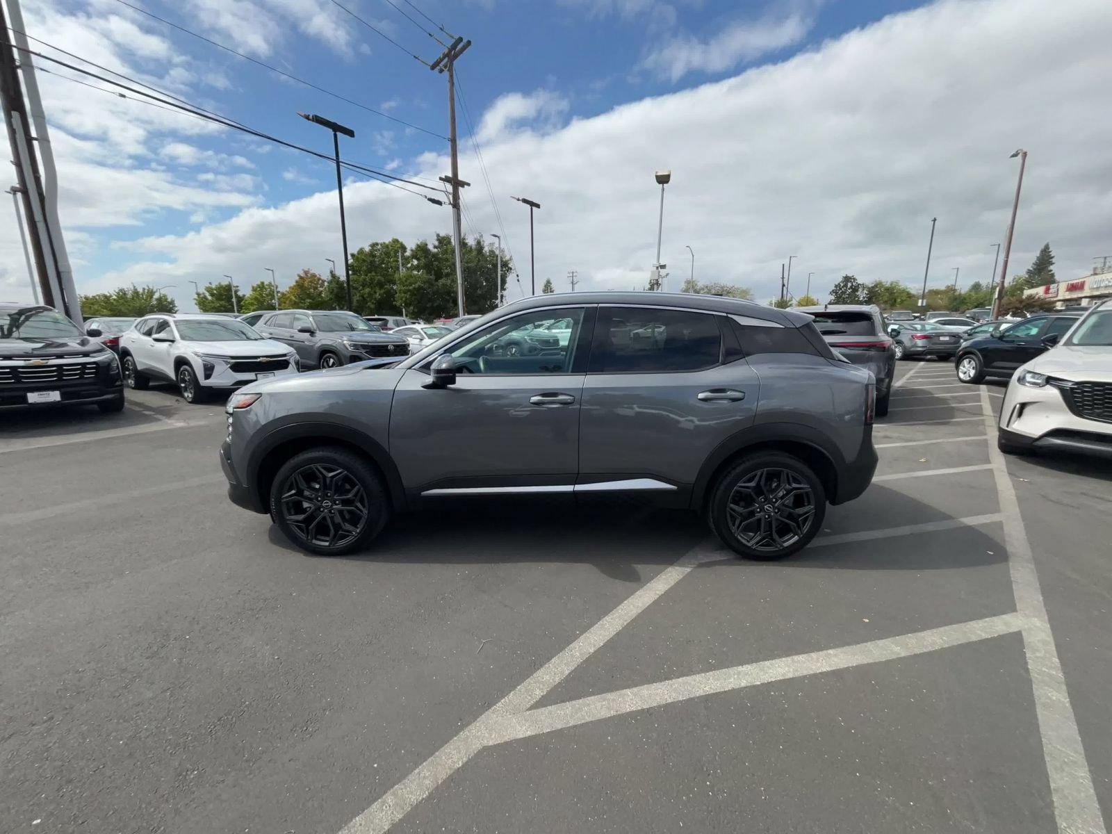 Used 2026 Nissan Kicks SR FWD image 8
