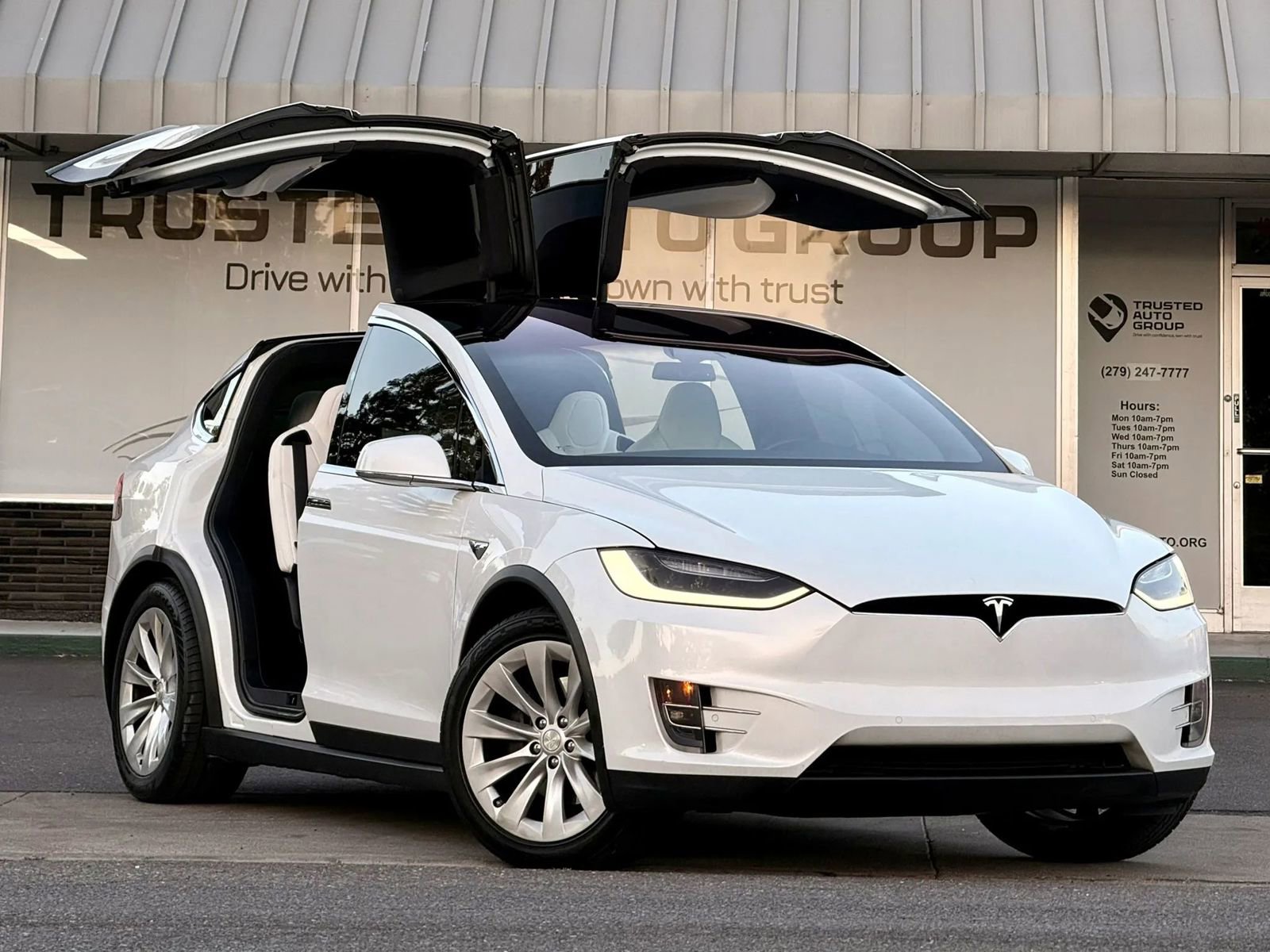 Used 2018 Tesla Model X 75D AWD/4WD image 2