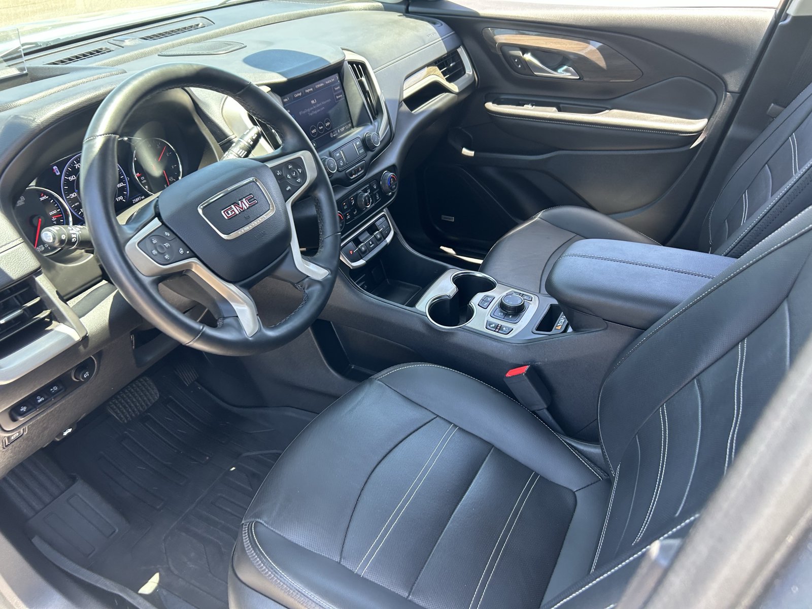Certified 2024 GMC Terrain Denali w/ Denali Premium Package AWD/4WD image 27
