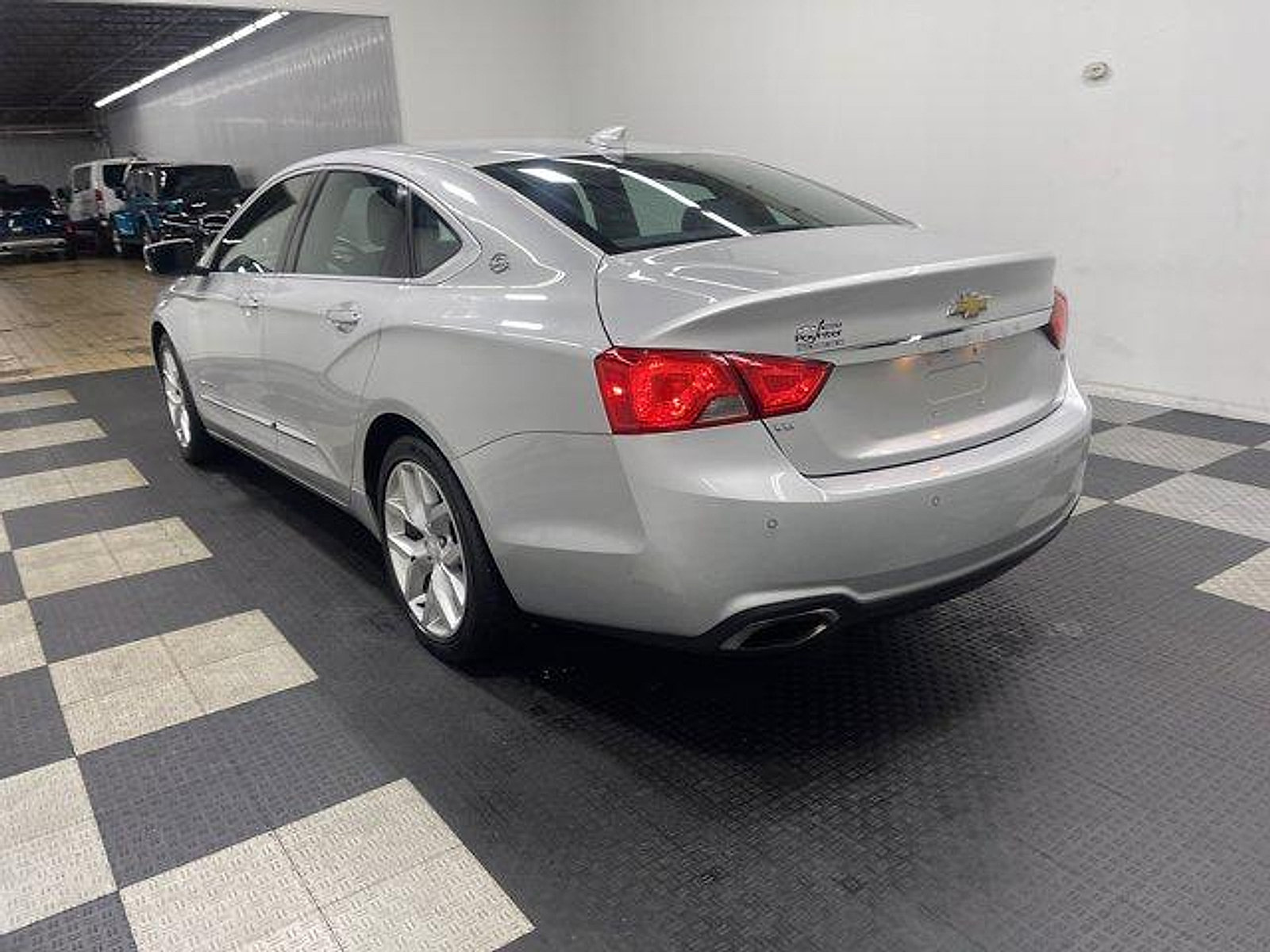 Used 2015 Chevrolet Impala LTZ FWD image 2