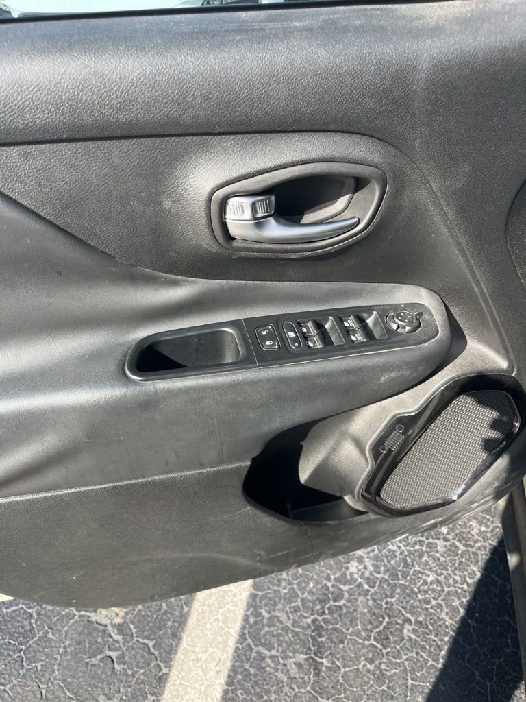 Used 2017 Jeep Renegade Altitude image 42