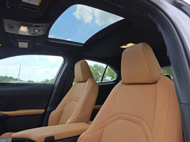 Used 2025 Lexus UX 300h FWD w/ Accessory Package (Z1) image 22
