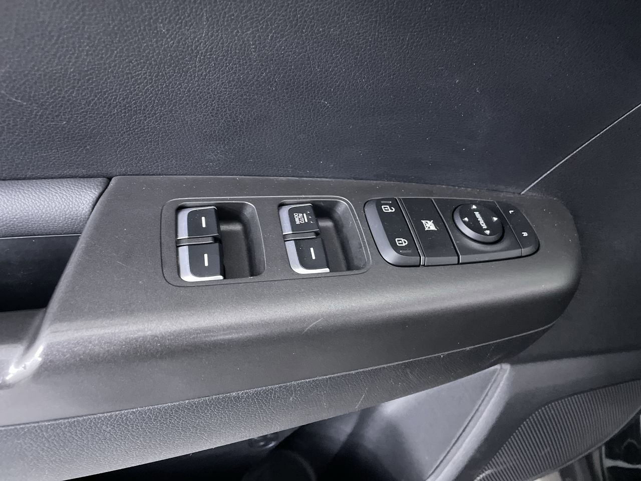 Used 2022 Kia Sportage LX AWD/4WD image 11
