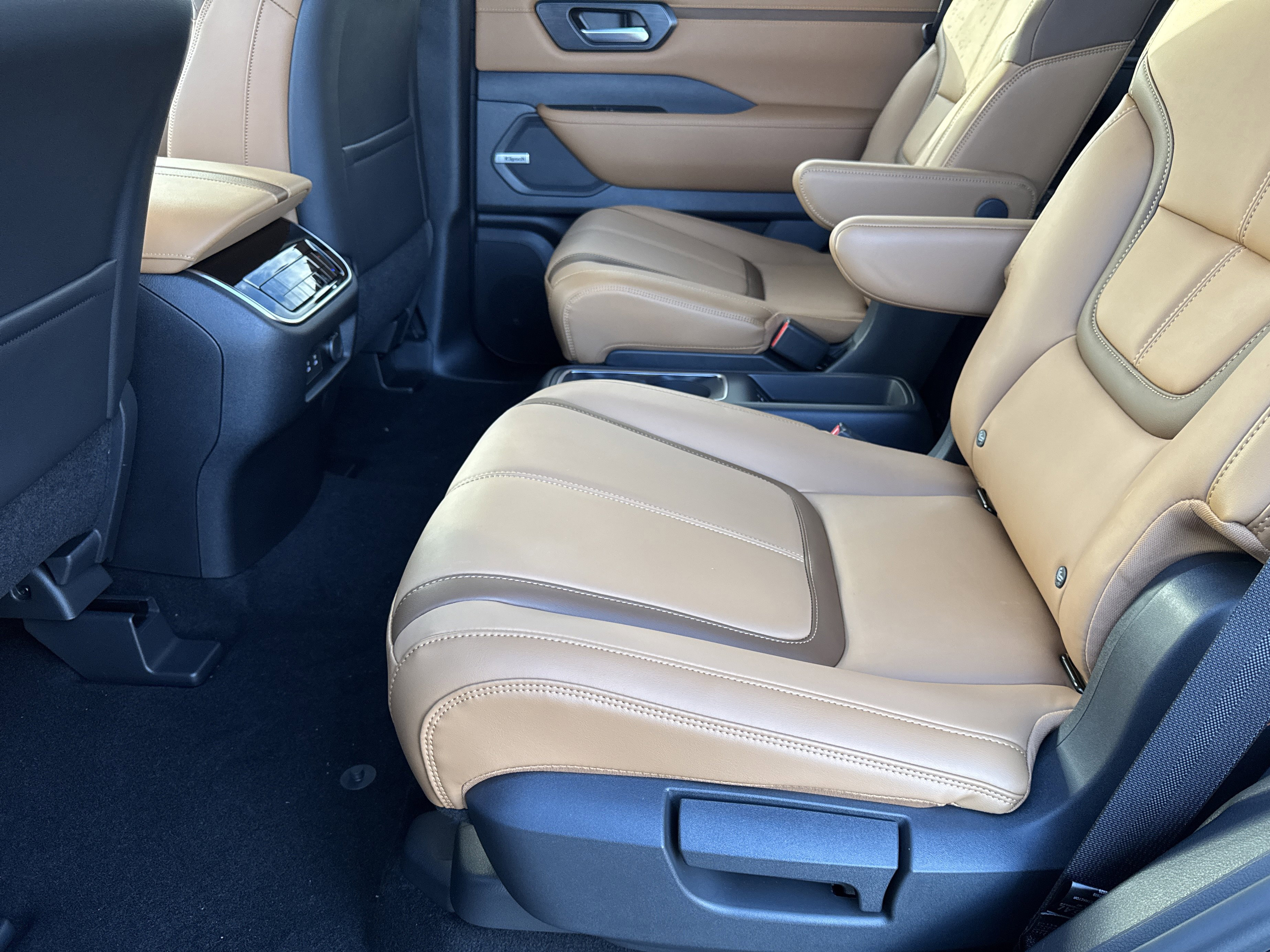 New 2026 Nissan Armada SL w/ Captain's Chari Seat Package image 17