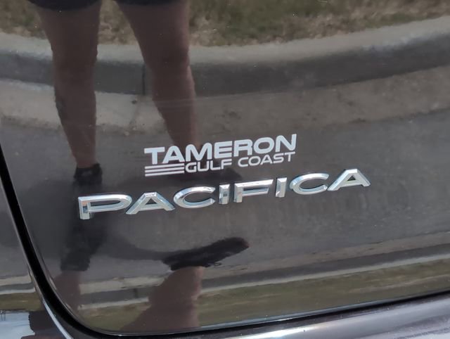 Used 2017 Chrysler Pacifica Touring w/ Tire & Wheel Group FWD image 5