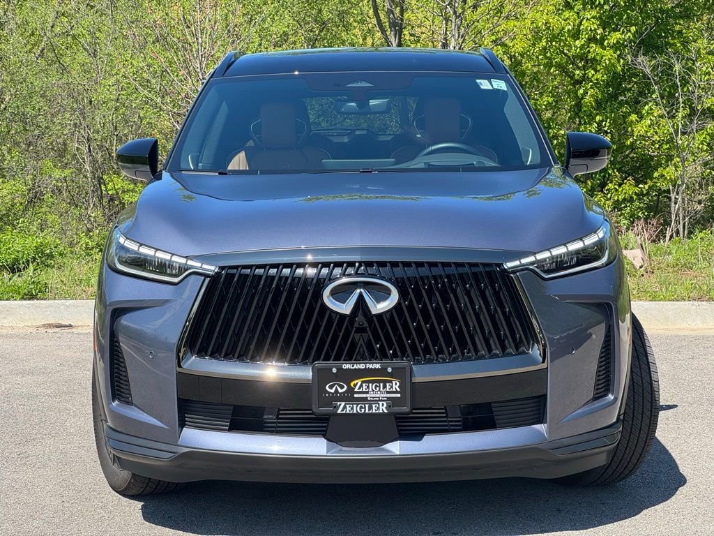 Certified 2025 INFINITI QX50 Luxe w/ Accent Package AWD/4WD image 2