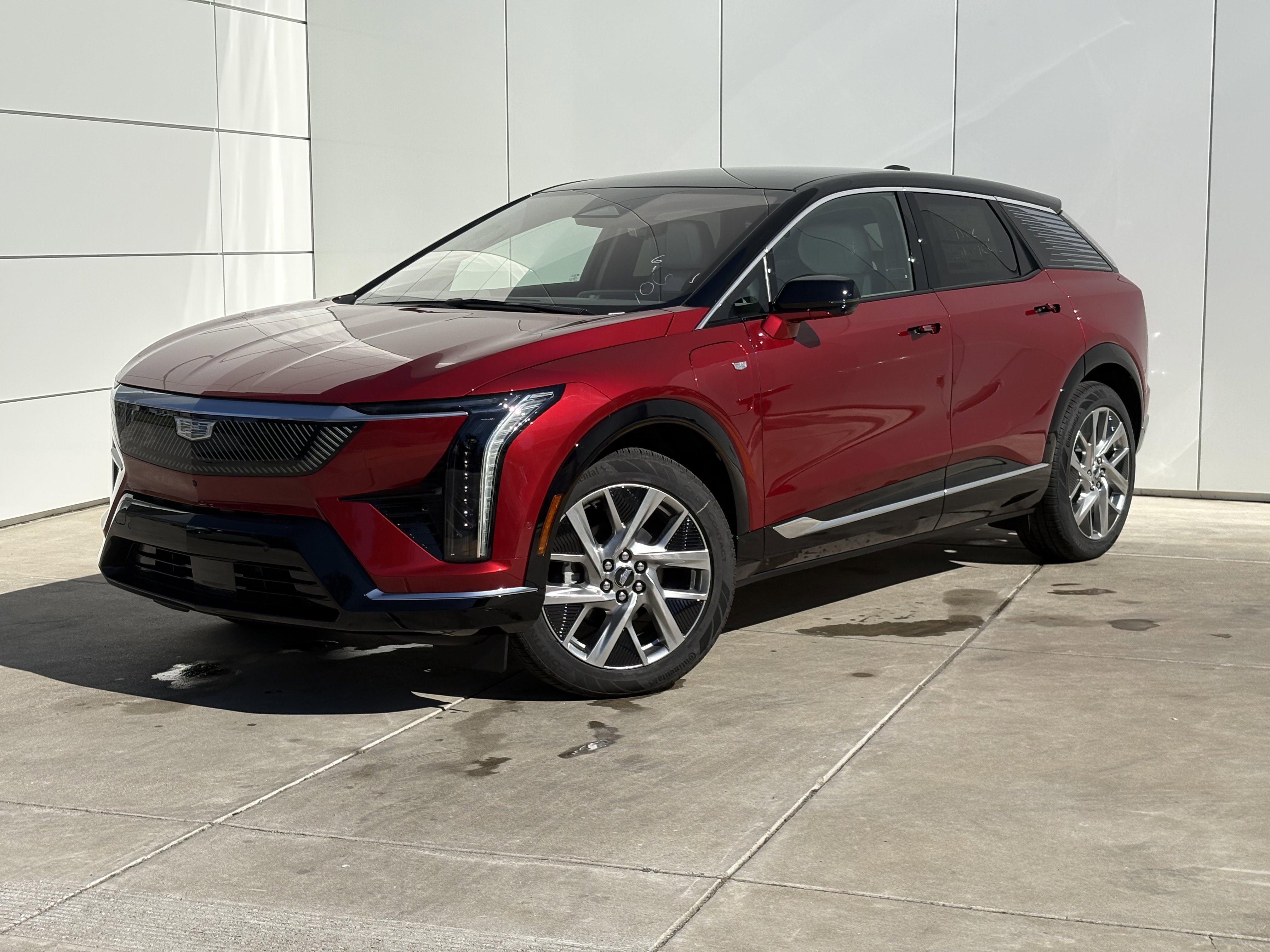 New 2025 Cadillac Optiq Luxury 1 image 2