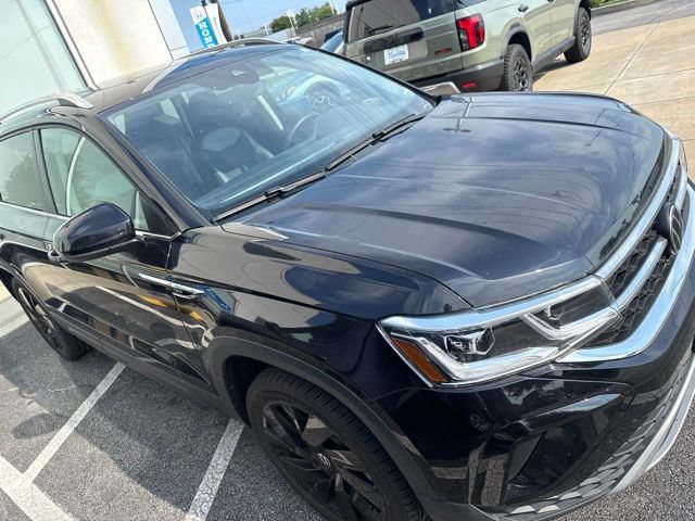 Used 2024 Volkswagen Taos SEL AWD/4WD image 3