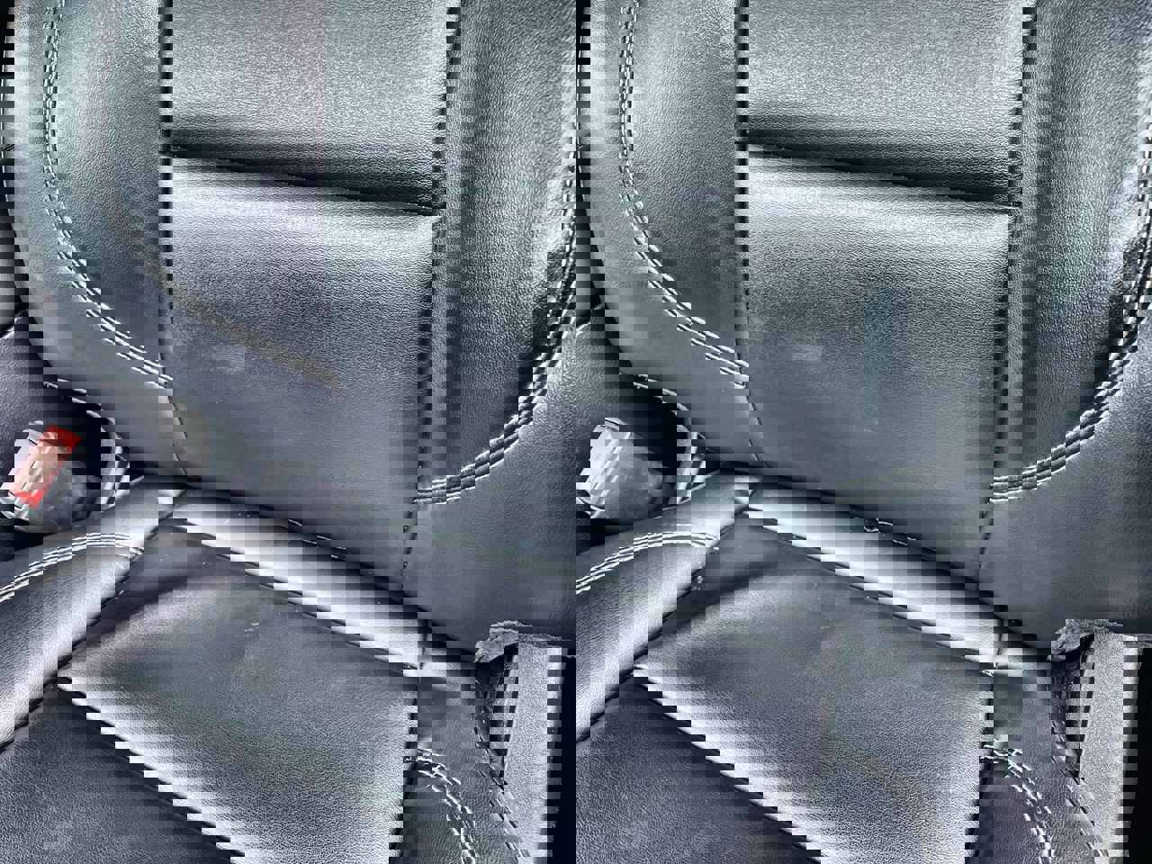 Used 2021 Ford Explorer XLT w/ Equipment Group 202A image 19