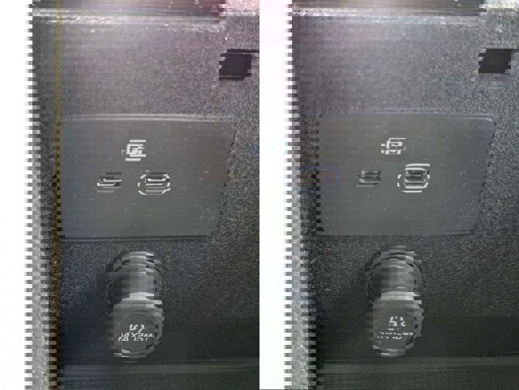 New 2026 Volvo XC90 B5 Plus w/ Protection Package Premier image 28