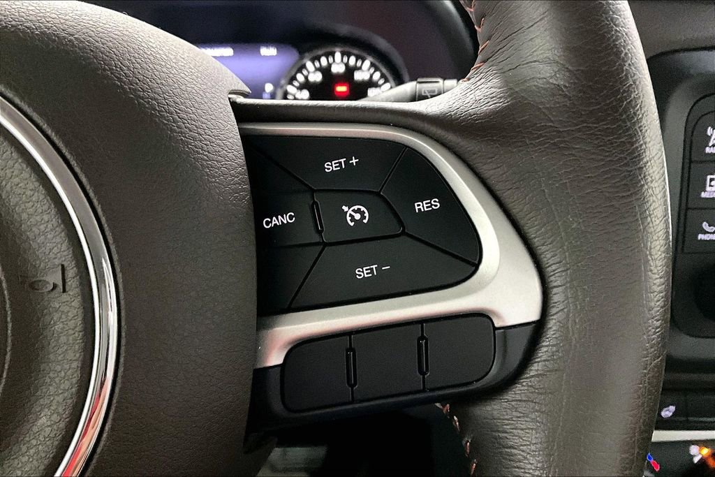 Used 2015 Jeep Renegade Limited AWD/4WD image 12