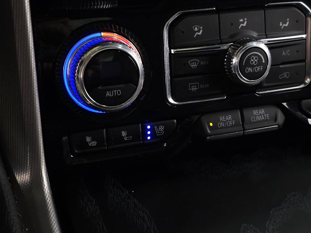 Used 2023 GMC Yukon Denali image 32