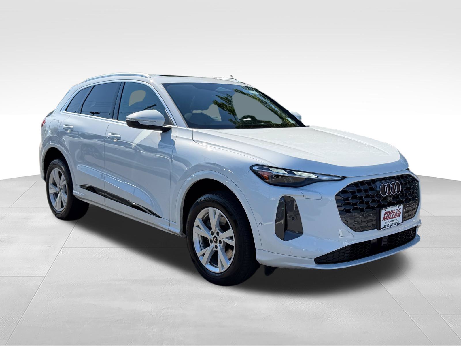 Used 2025 Audi Q5 Premium w/ Convenience Package AWD/4WD image 3