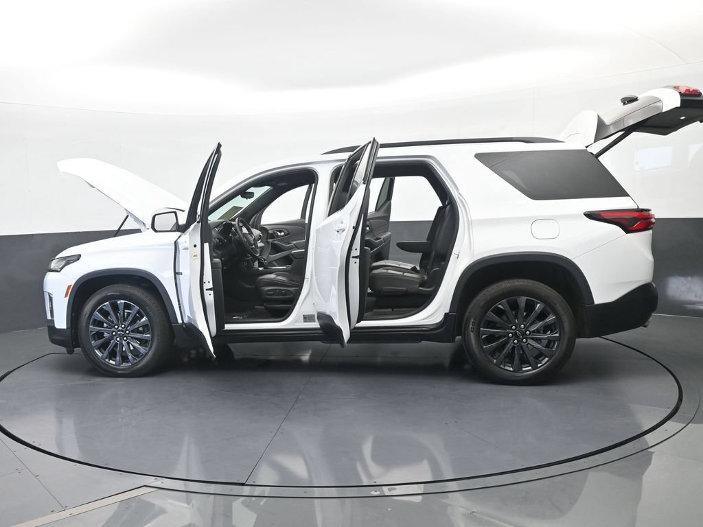 Used 2023 Chevrolet Traverse RS FWD image 83
