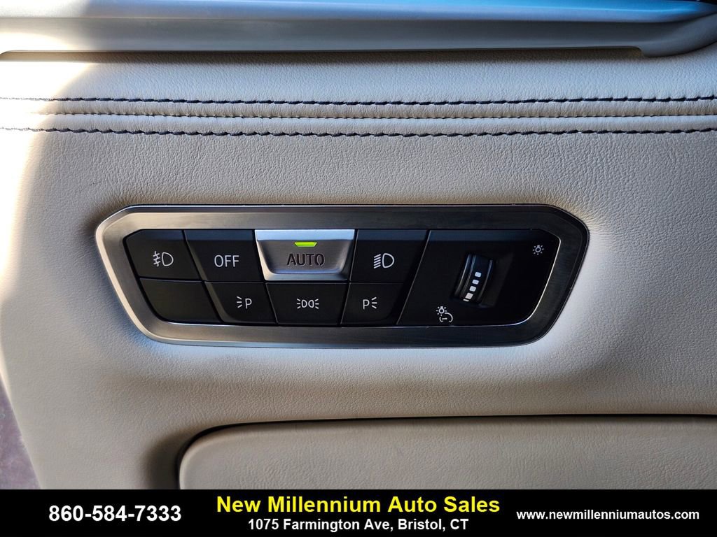 Used 2020 BMW X7 M50i w/ Executive Package image 28
