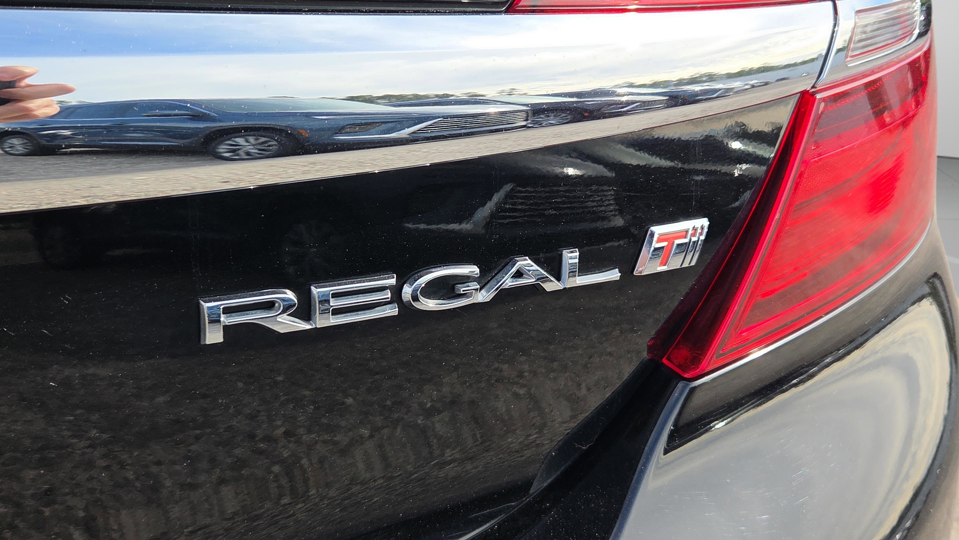 Used 2017 Buick Regal Sport Touring image 30