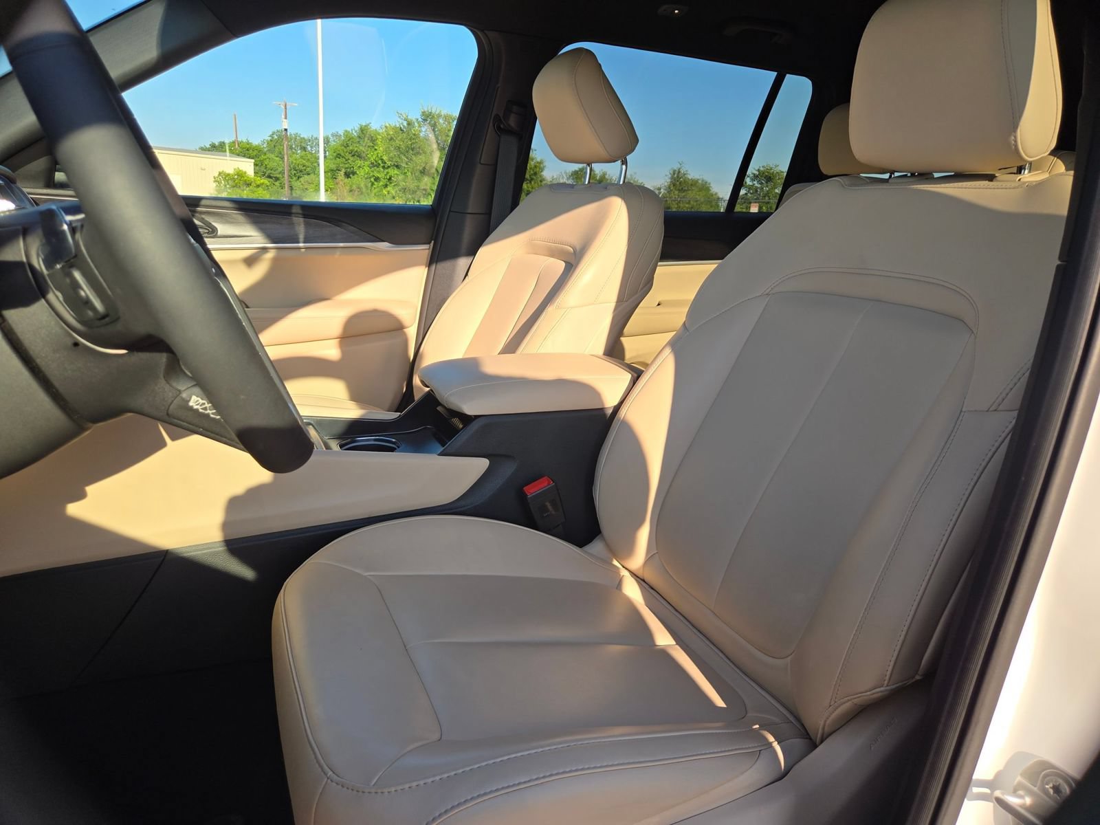 Used 2025 Jeep Grand Cherokee L Limited RWD image 10