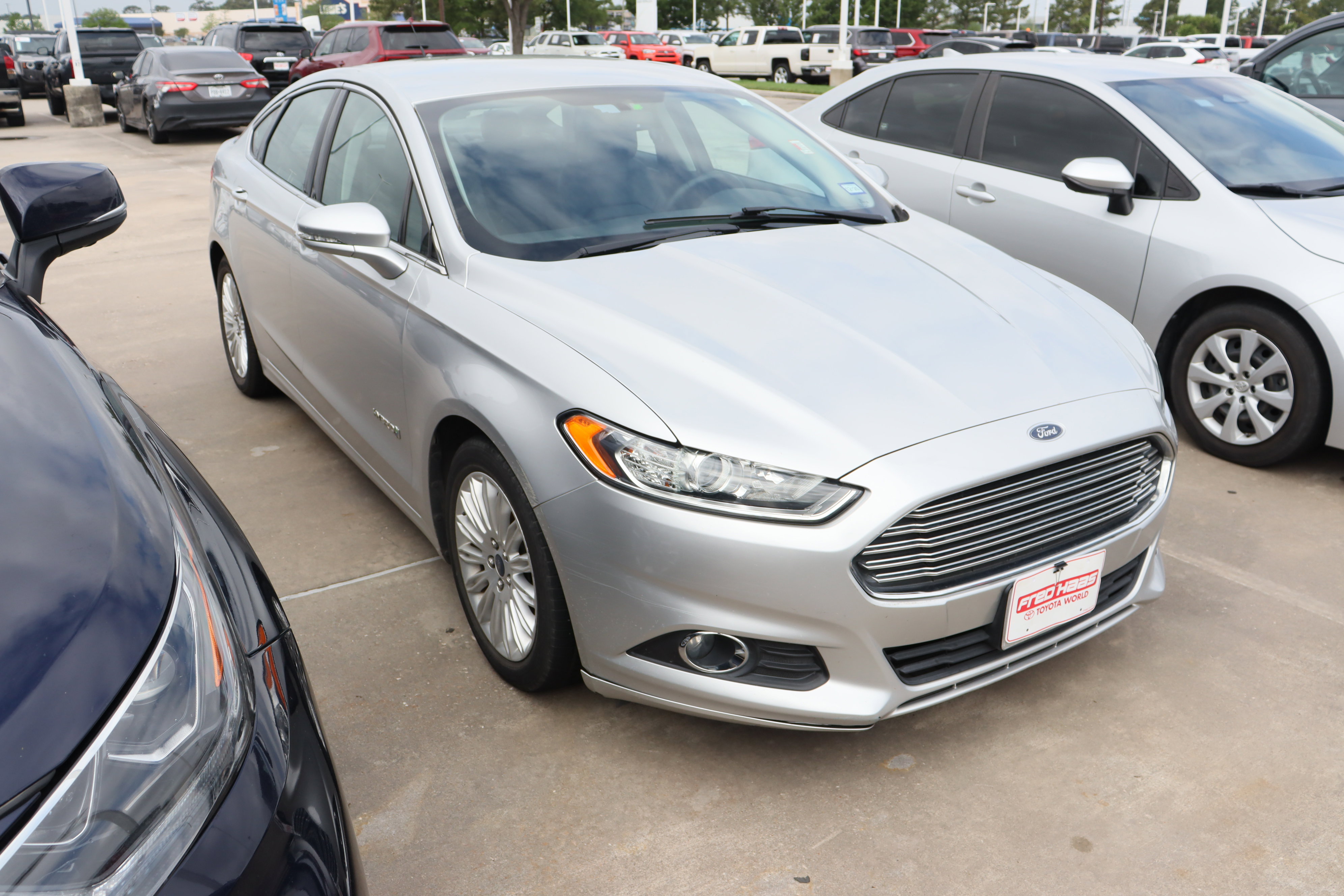 Used 2016 Ford Fusion SE w/ Equipment Group 502A image 2