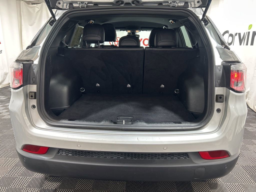 Used 2025 Jeep Compass Limited image 17