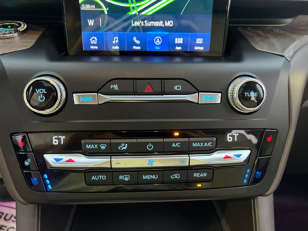Used 2020 Ford Explorer Platinum w/ Premium Technology Package AWD/4WD image 32