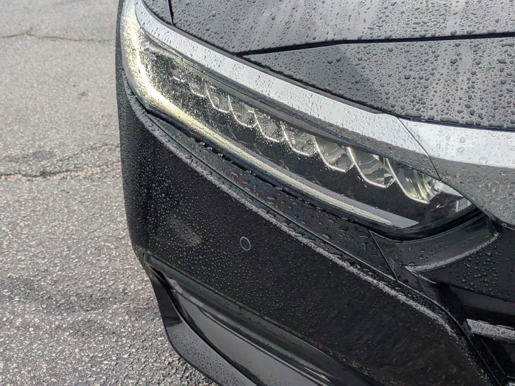 Used 2018 Honda Accord Touring image 10
