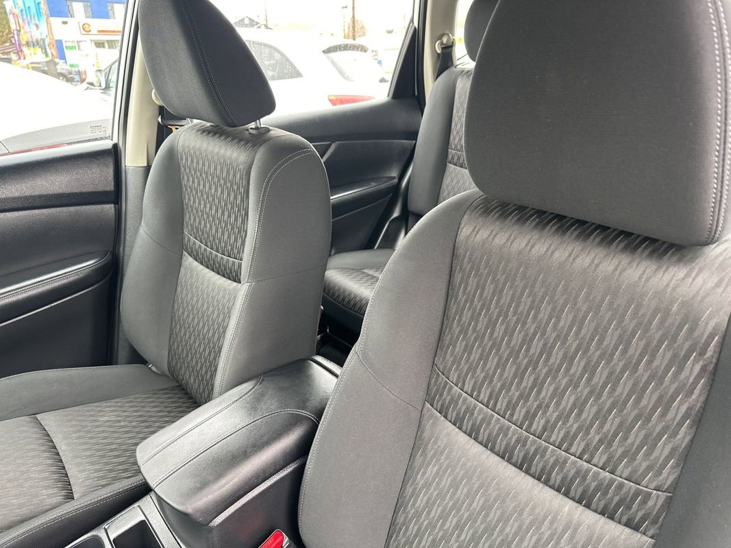 Used 2017 Nissan Rogue S image 29