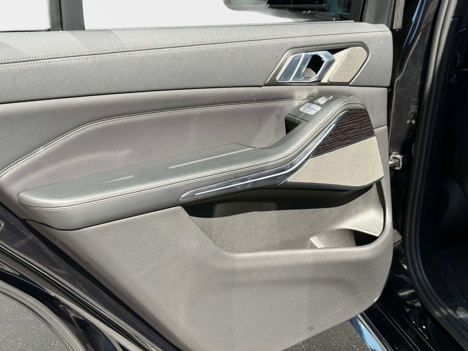 Used 2021 BMW X7 xDrive40i w/ M Sport Package image 30