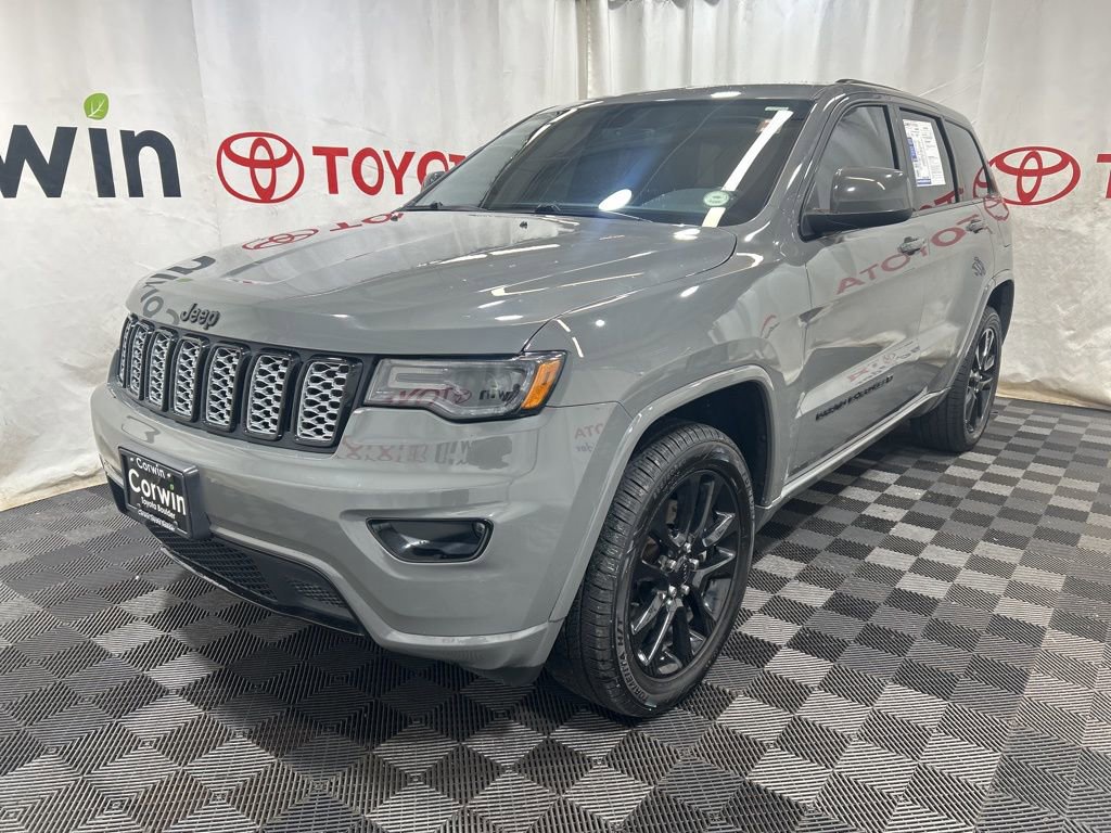 Used 2022 Jeep Grand Cherokee Laredo X AWD/4WD image 3